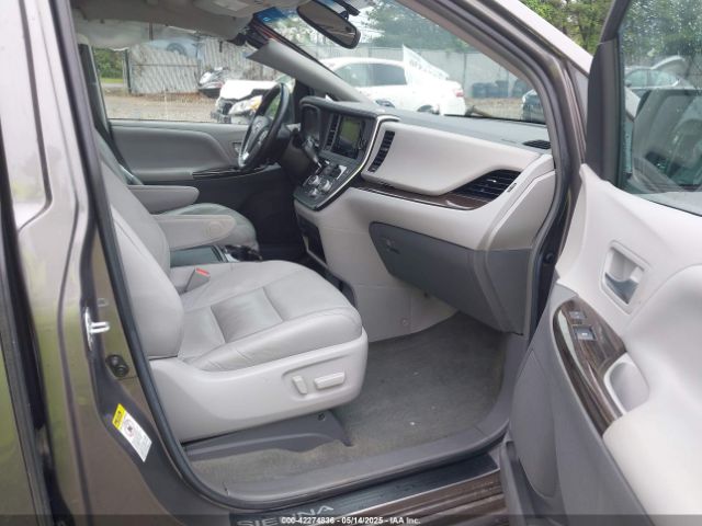 5TDYZ3DC5HS817875 Toyota Sienna Xle 8 Passenger