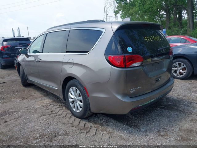 2017 CHRYSLER PACIFICA 2C4RC1BGXHR569390 Photo 2