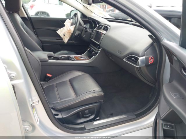 SAJAK4BV2HA963732 Jaguar Xe 35t Prestige