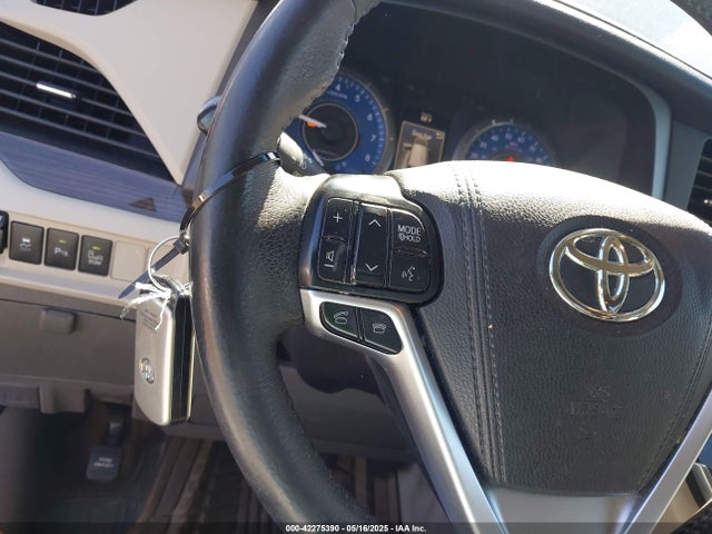 5TDDZ3DC4HS156287 Toyota Sienna Xle Premium 7 Passenger
