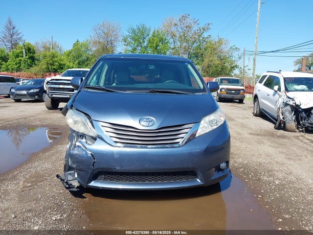 5TDDZ3DC4HS156287 Toyota Sienna Xle Premium 7 Passenger