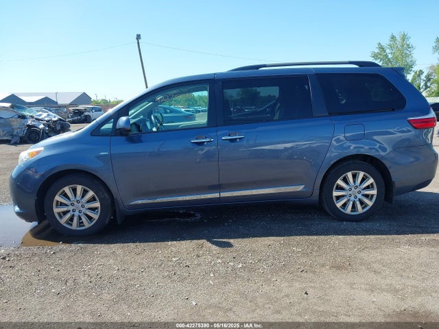 5TDDZ3DC4HS156287 Toyota Sienna Xle Premium 7 Passenger