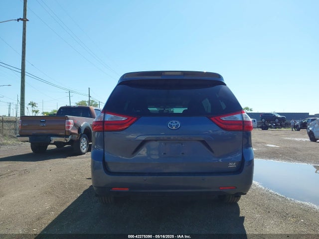 5TDDZ3DC4HS156287 Toyota Sienna Xle Premium 7 Passenger