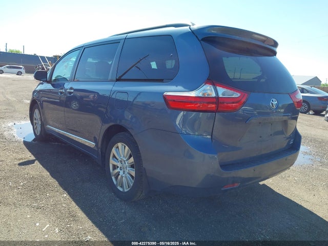 5TDDZ3DC4HS156287 Toyota Sienna Xle Premium 7 Passenger