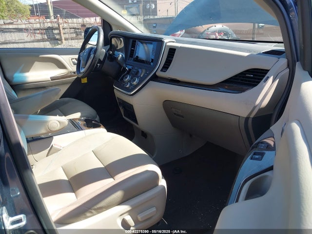 5TDDZ3DC4HS156287 Toyota Sienna Xle Premium 7 Passenger