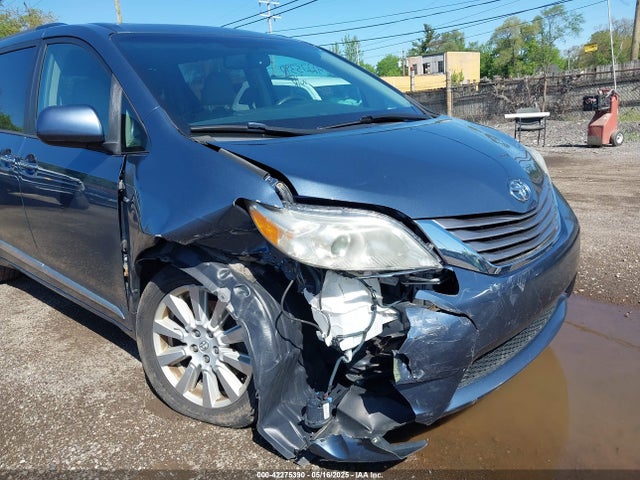 5TDDZ3DC4HS156287 Toyota Sienna Xle Premium 7 Passenger