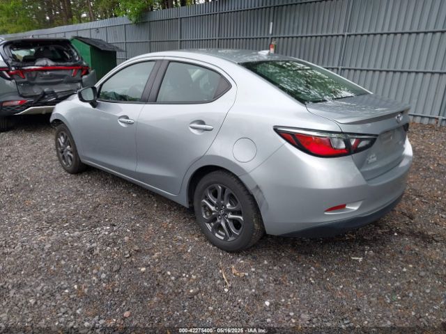 2019 TOYOTA YARIS 3MYDLBYV3KY525777 Photo 2