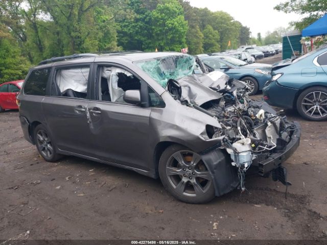 5TDXZ3DC4KS014221 Toyota Sienna Se 8 Passenger