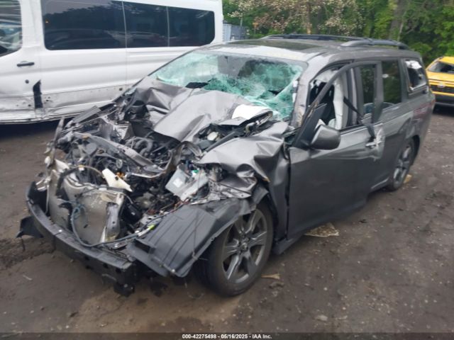 5TDXZ3DC4KS014221 Toyota Sienna Se 8 Passenger