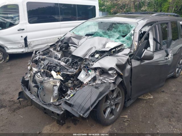 5TDXZ3DC4KS014221 Toyota Sienna Se 8 Passenger
