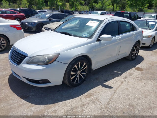 Chrysler 200 Touring 2014 1C3CCBBB6EN175625 Image 2