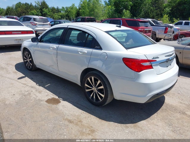 Chrysler 200 Touring 2014 1C3CCBBB6EN175625 Image 3