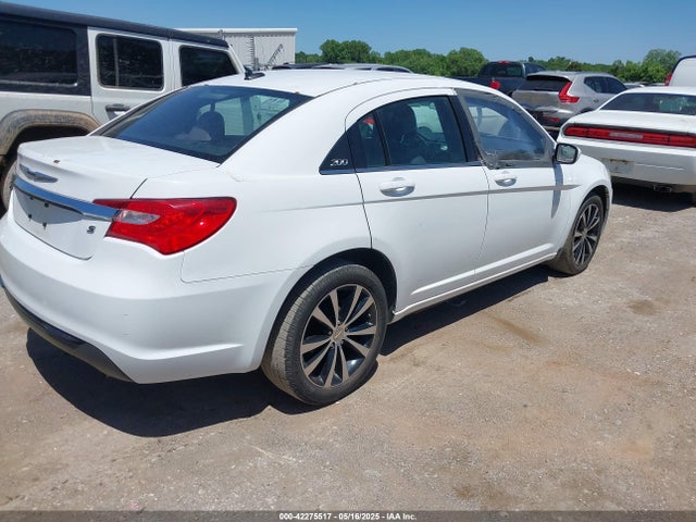 Chrysler 200 Touring 2014 1C3CCBBB6EN175625 Image 4