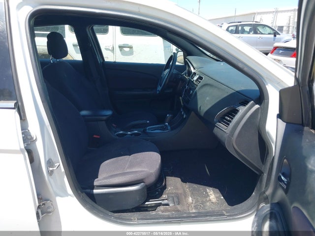 Chrysler 200 Touring 2014 1C3CCBBB6EN175625 Image 5