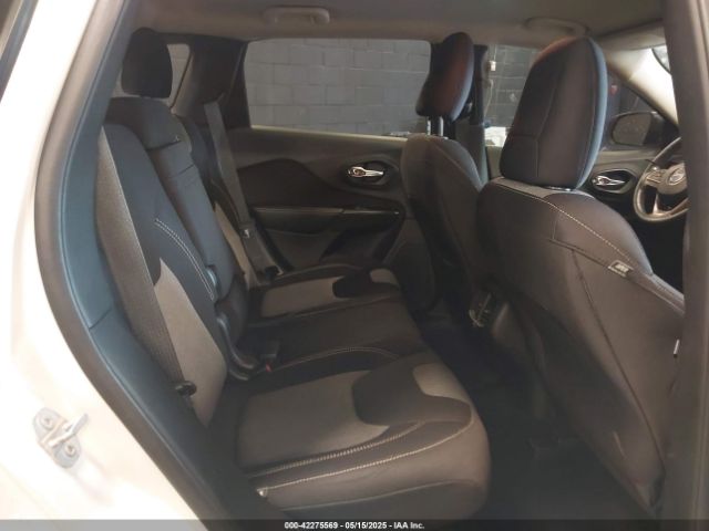 1C4PJLAB3FW532765 Jeep Cherokee Sport