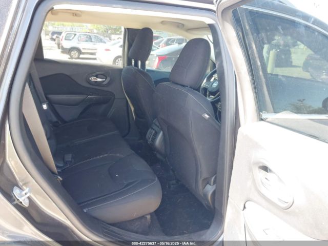 1C4PJLCB5GW264607 Jeep Cherokee Latitude