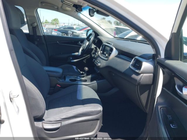 5XYPG4A53HG302674 KIA Sorento 3.3l Lx