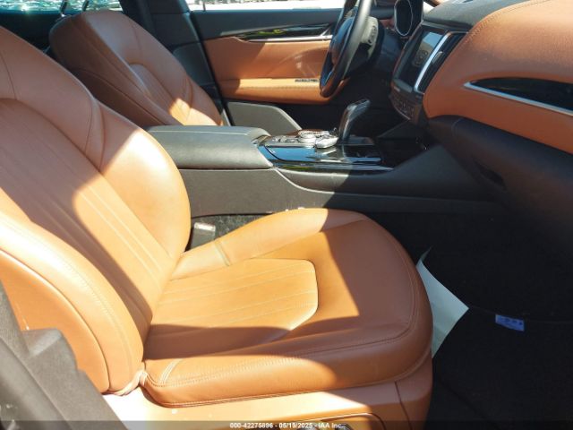 2019 MASERATI LEVANTE ZN661XUA8KX320520 Photo 4