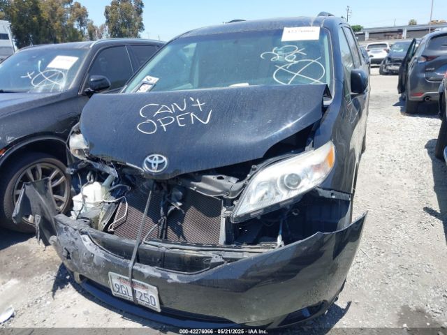 5TDYK3DC6FS561960 Toyota Sienna Xle 8 Passenger