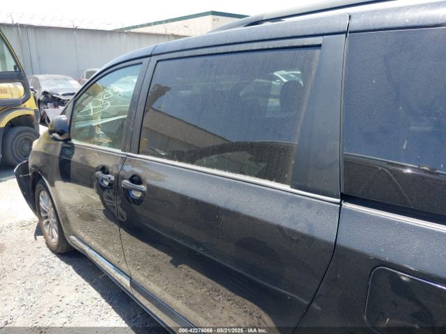 5TDYK3DC6FS561960 Toyota Sienna Xle 8 Passenger