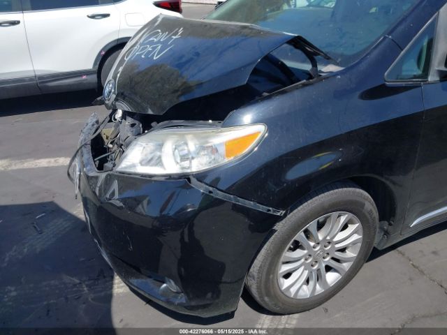 5TDYK3DC6FS561960 Toyota Sienna Xle 8 Passenger