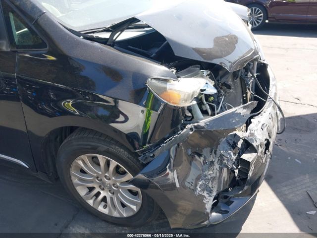 5TDYK3DC6FS561960 Toyota Sienna Xle 8 Passenger