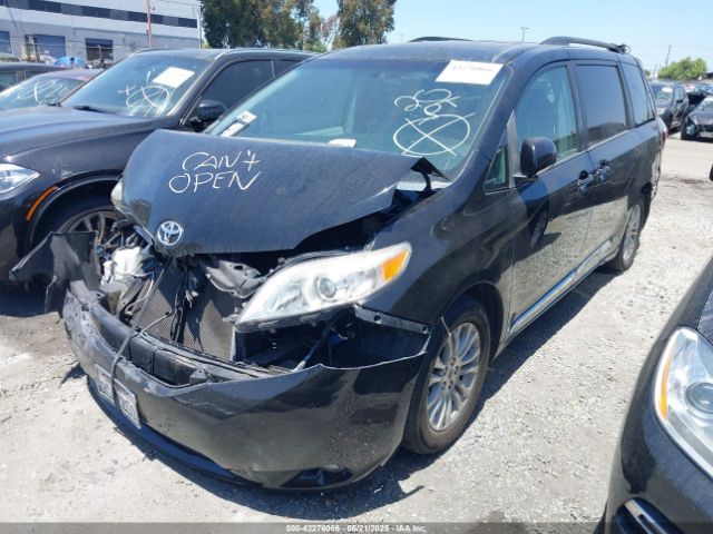 5TDYK3DC6FS561960 Toyota Sienna Xle 8 Passenger