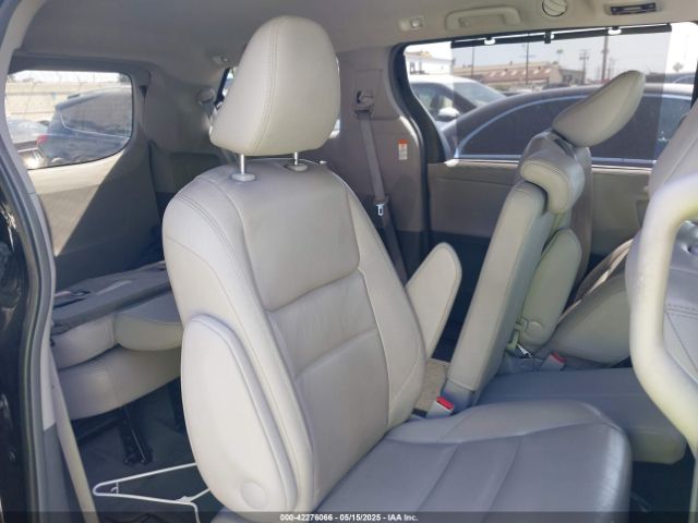 5TDYK3DC6FS561960 Toyota Sienna Xle 8 Passenger