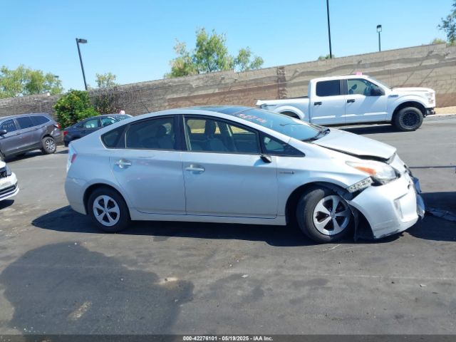 JTDKN3DU3F1915579 Toyota Prius Four