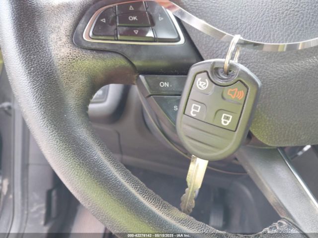 1FMCU0GD3JUC18823 Ford ESCAPE SE