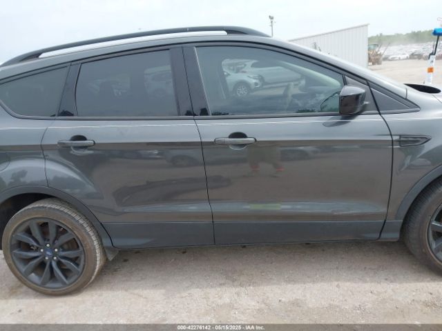 1FMCU0GD3JUC18823 Ford ESCAPE SE