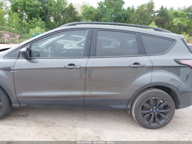 1FMCU0GD3JUC18823 Ford ESCAPE SE