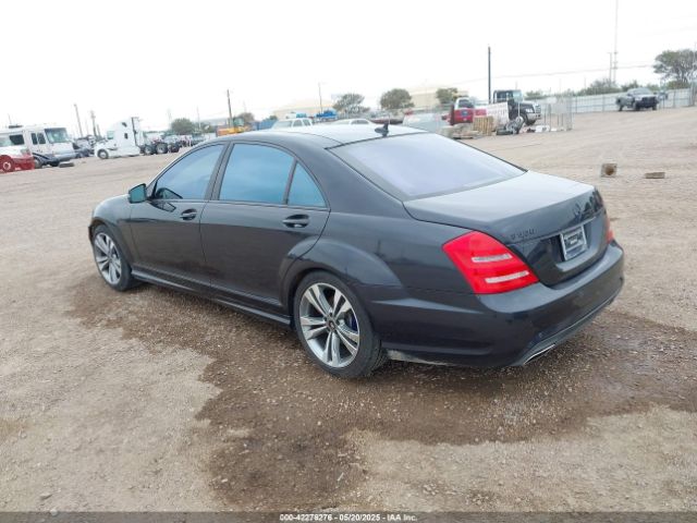 2011 MERCEDES-BENZ S 550 WDDNG7BB3BA363498 Photo 2