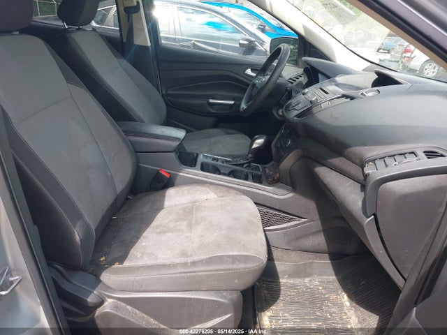 1FMCU0GD5JUB85369 Ford ESCAPE SE