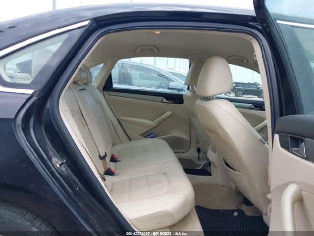 1VWAT7A30EC053992 Volkswagen Passat 1.8t Wolfsburg Edition