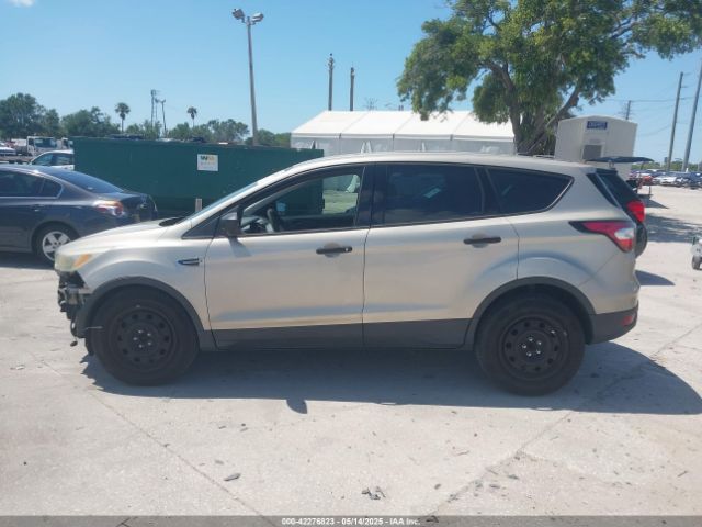 1FMCU0F75HUD15821 Ford ESCAPE S