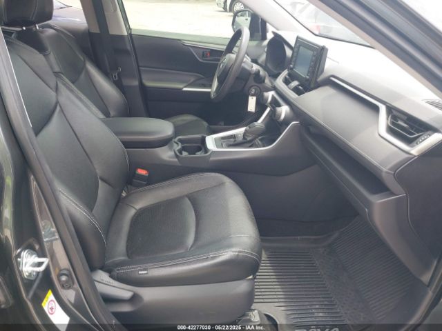 JTMK1RFV5KD006076 Toyota RAV4 LE