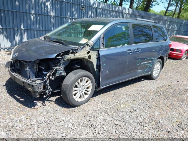5TDYZ3DC0HS785627 Toyota Sienna Xle 8 Passenger