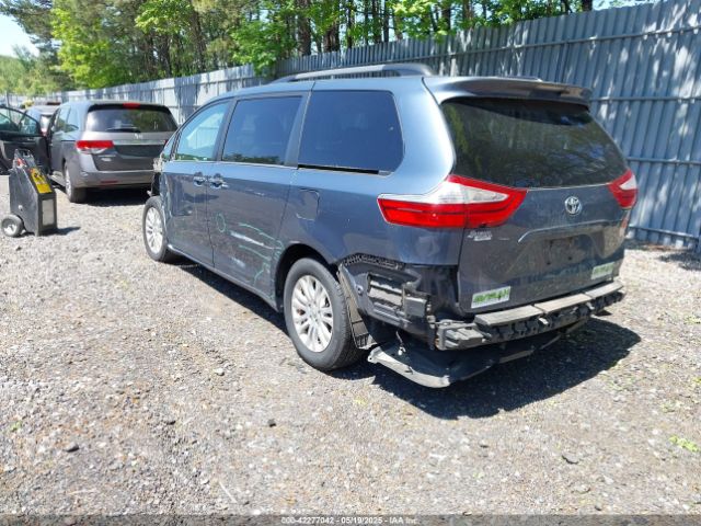 5TDYZ3DC0HS785627 Toyota Sienna Xle 8 Passenger