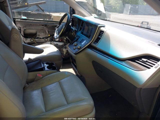 5TDYZ3DC0HS785627 Toyota Sienna Xle 8 Passenger