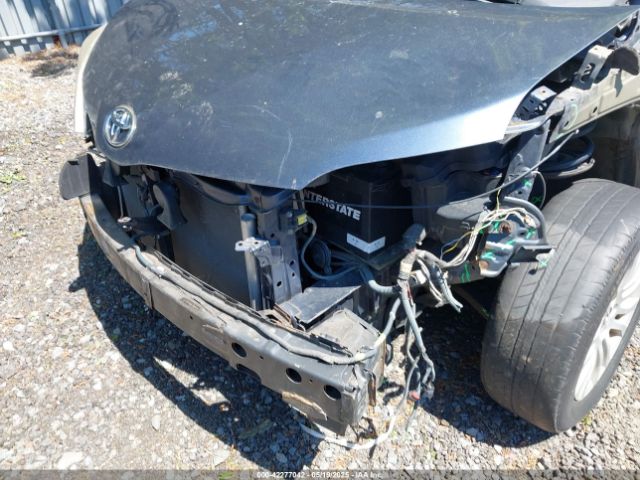 5TDYZ3DC0HS785627 Toyota Sienna Xle 8 Passenger