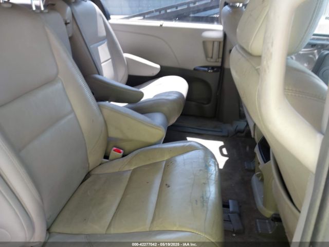 5TDYZ3DC0HS785627 Toyota Sienna Xle 8 Passenger