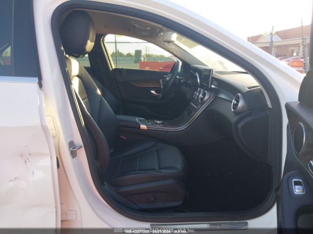55SWF4JB3HU234287 Mercedes-Benz C 300 Luxury/sport