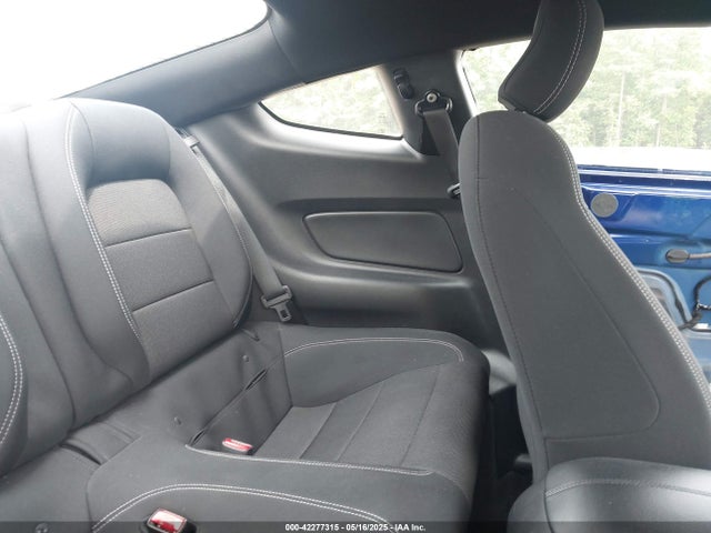 1FA6P8AM5G5271029 Ford Mustang V6