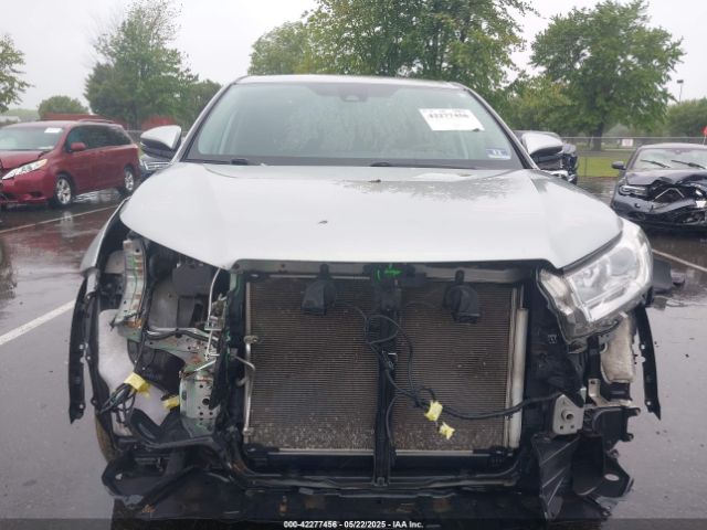 5TDBZRFH9KS975208 Toyota Highlander Le
