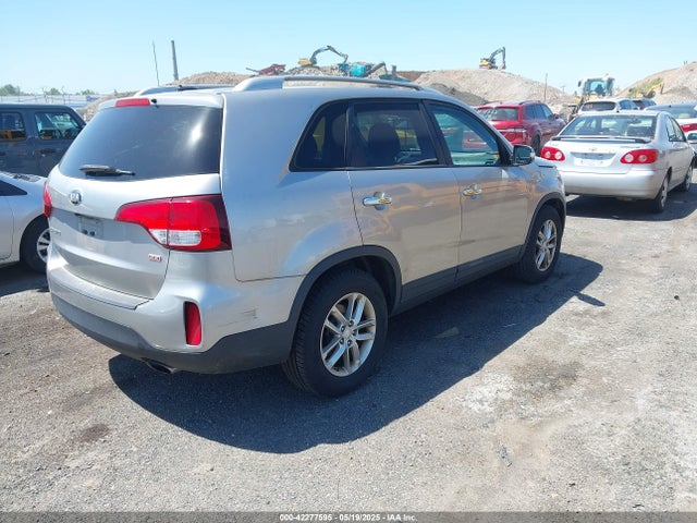 KIA Sorento Lx V6 2015 5XYKT4A79FG572979 Image 4