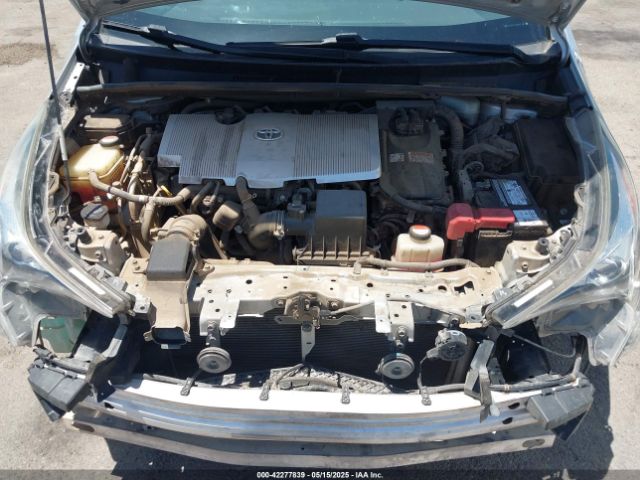 JTDKARFUXG3011181 Toyota Prius Three Touring