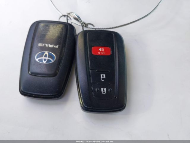 JTDKARFUXG3011181 Toyota Prius Three Touring