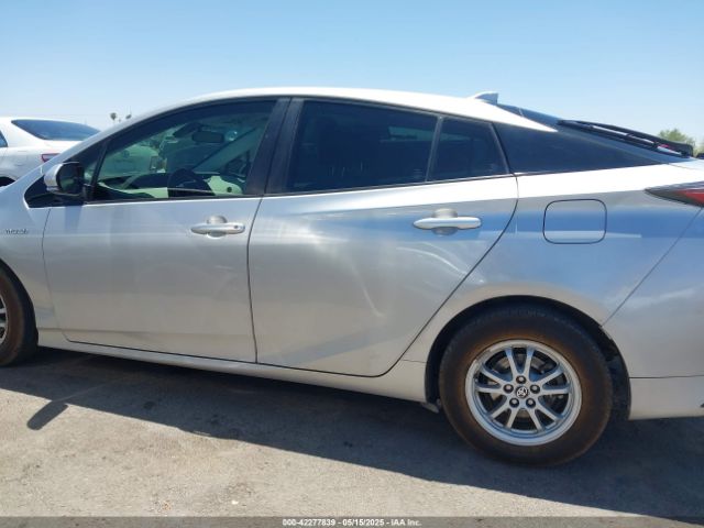 JTDKARFUXG3011181 Toyota Prius Three Touring