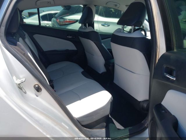 JTDKARFUXG3011181 Toyota Prius Three Touring